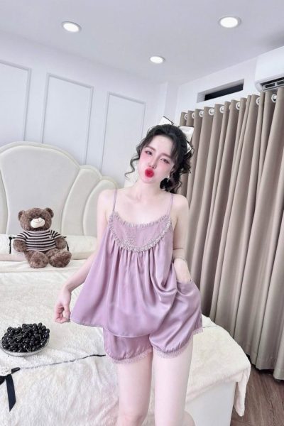 Lace-Trimmed halfmoon neck camisole Set