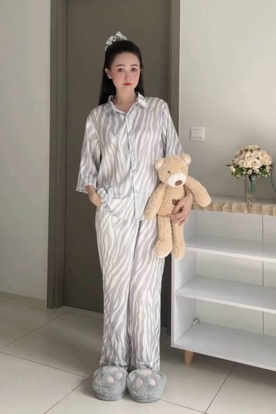 Luxury Women’s Silk Pajama Set – Relaxed Elegance