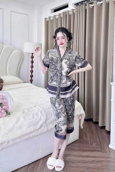 Mulberry Silk Pajama Set – Short Sleeve & Capri Pants