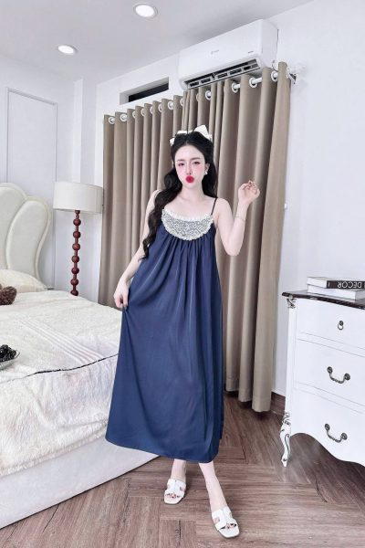 Luxury Women’s Silk Nightgown with Lace Detail – Elegant Sleepwear & Loungewear