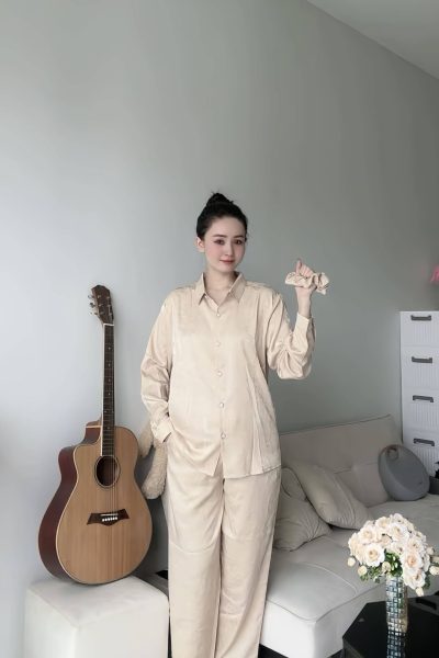 Luxury Women’s Silk Pajama Set – Long Sleeve Button-Down with Relaxed Fit Pants