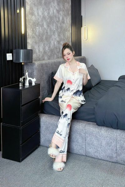 Luxury Women’s Silk Pajama Set – Short Sleeve Button-Down & Printed Long Pants